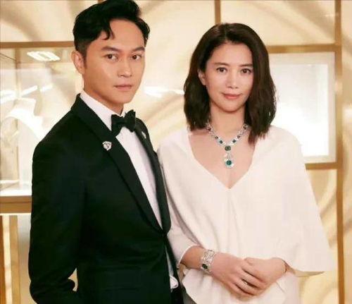 娱乐圈吃瓜爆料模板,当红明星背后的惊人真相，你绝对想不到！
