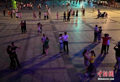 娱乐吃瓜酱广场舞,娱乐吃瓜酱带你领略全民运动风采