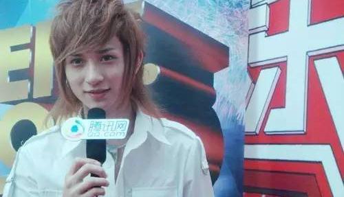 娱乐吃瓜主持人,揭秘娱乐界“吃瓜”主持人的幕后故事