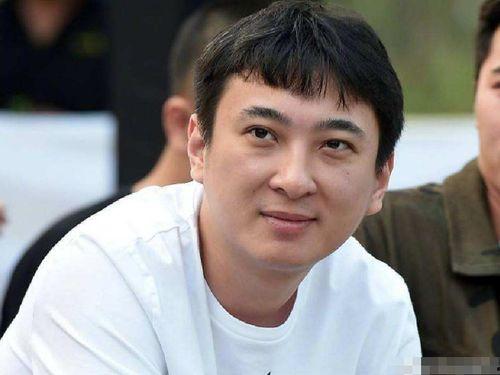 娱乐圈吃瓜男生是谁,揭秘神秘“瓜农”身份